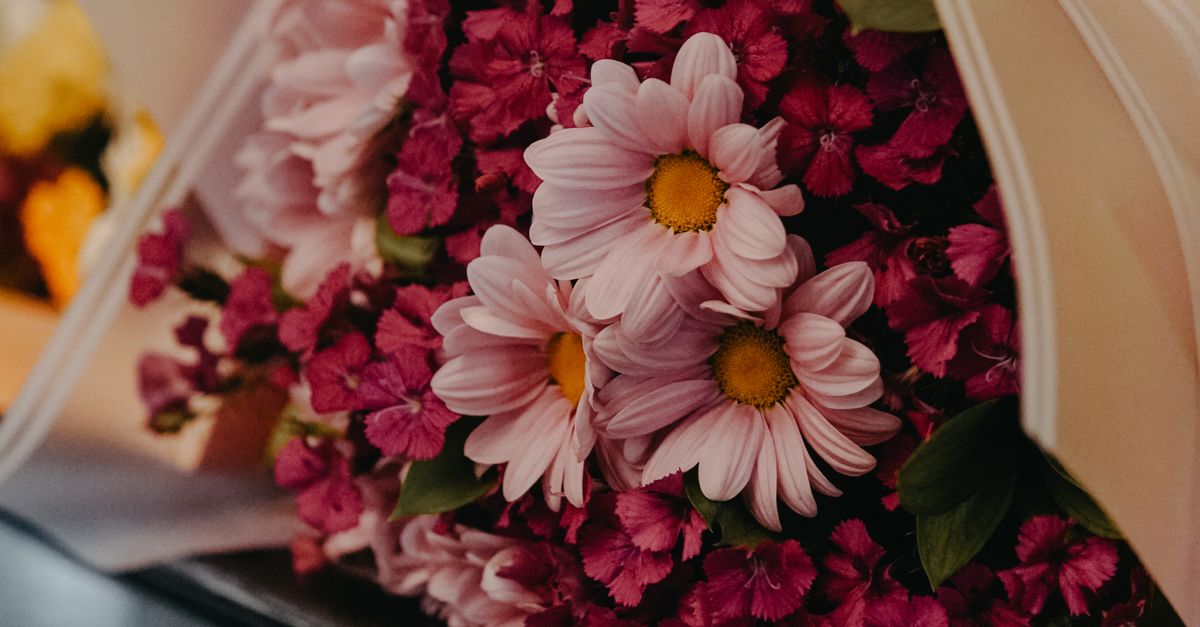 Celebrating Milestones with Meaningful Flower Gifting Subscriptions