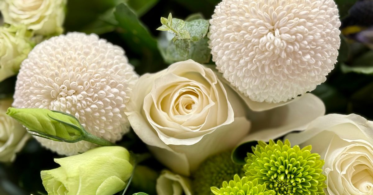 Choose Your Blooms: Crafting Custom Orders for Flower Deliveries