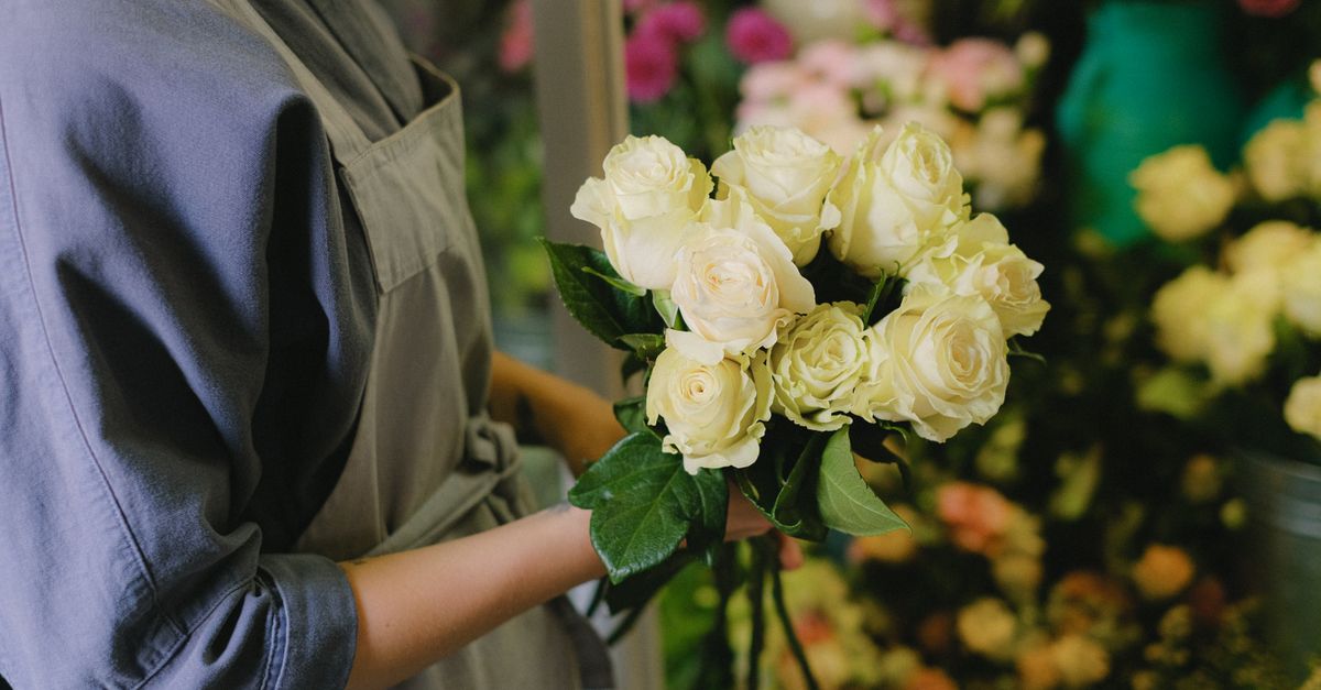 Contemporary vs Traditional Anniversary Flower Choices