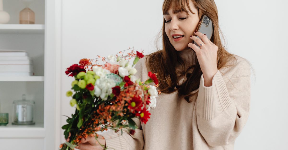 Flower Arrangement Styles that Capture Your Anniversary Spirit