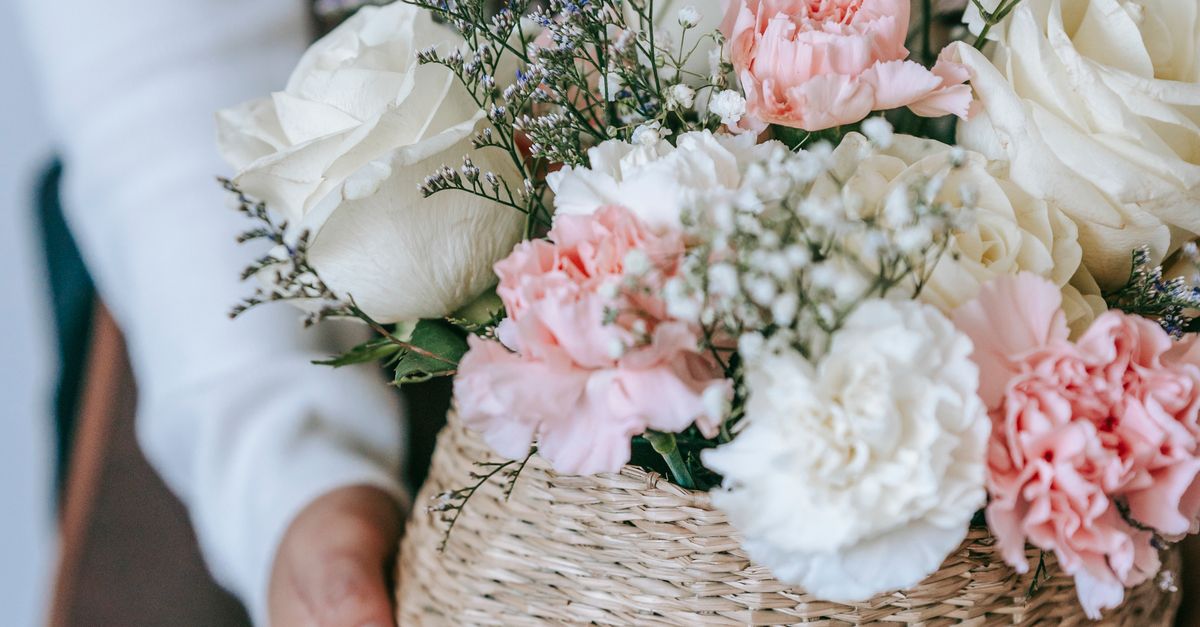 How to Send Last-Minute Anniversary Flowers in Newcastle